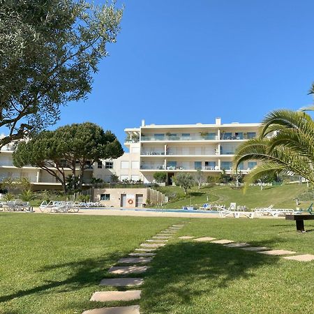 Charmant Appartement A 1Km De La Plage, Avec Piscine A Albufeira Exterior photo