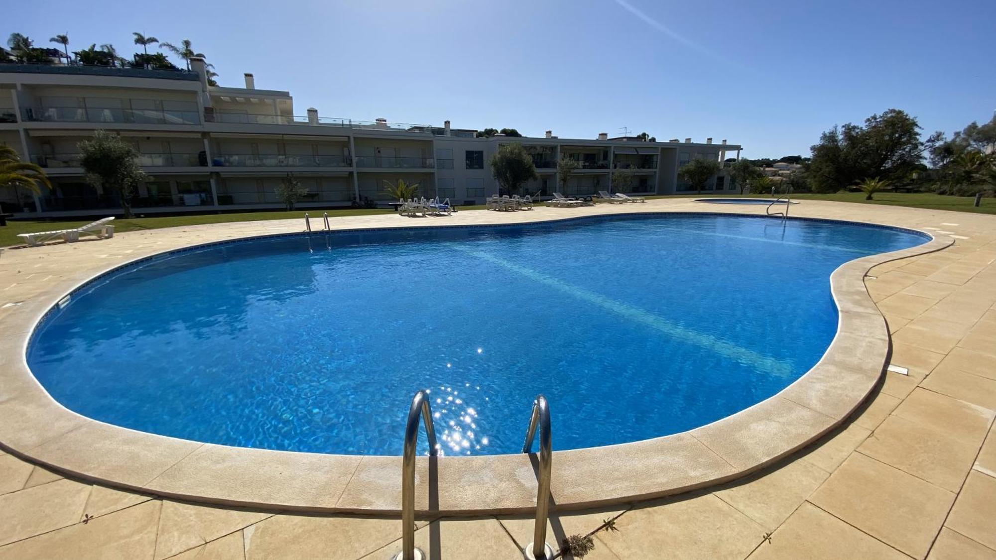 Charmant Appartement A 1Km De La Plage, Avec Piscine A Albufeira Exterior photo