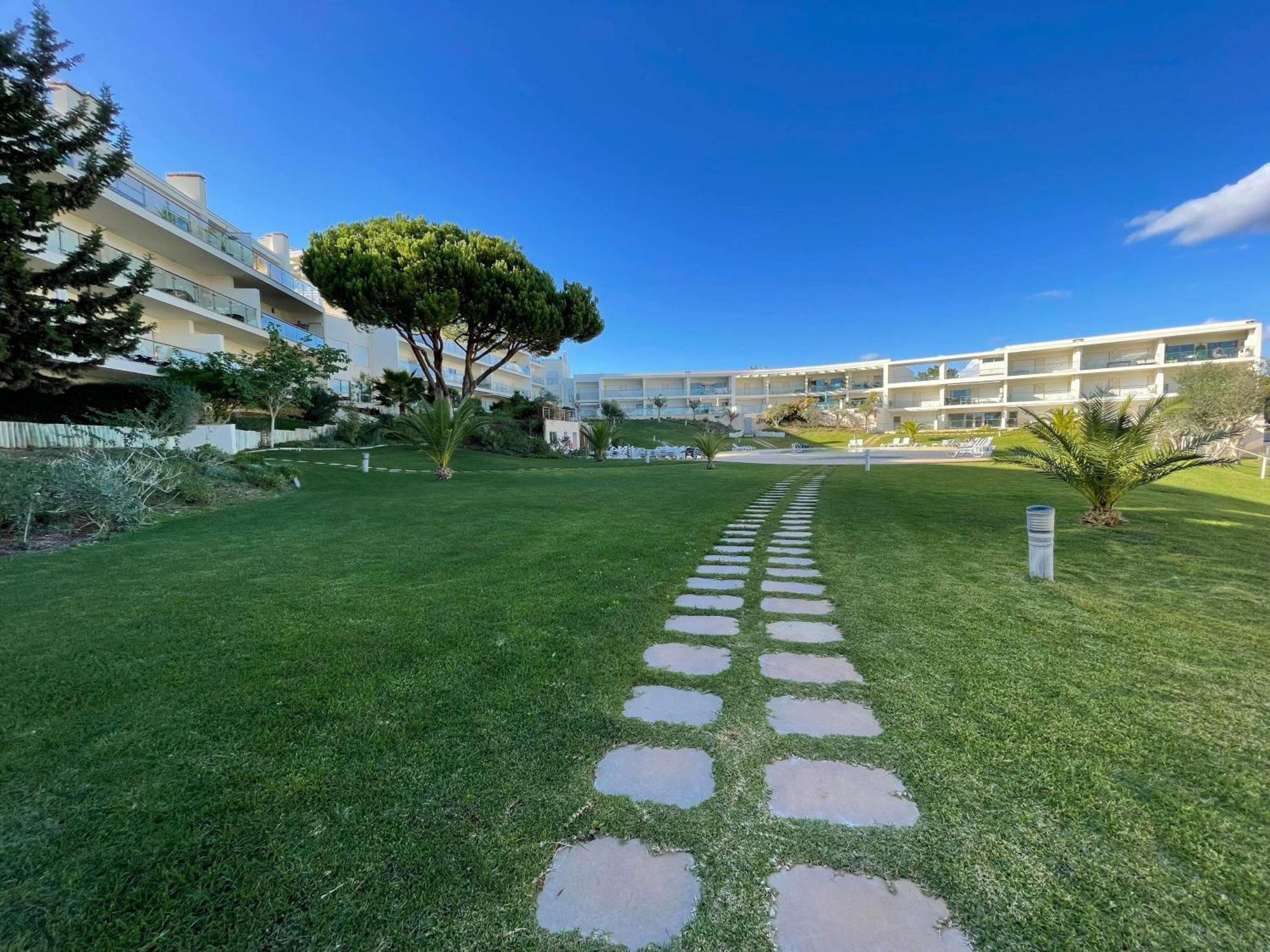 Charmant Appartement A 1Km De La Plage, Avec Piscine A Albufeira Exterior photo
