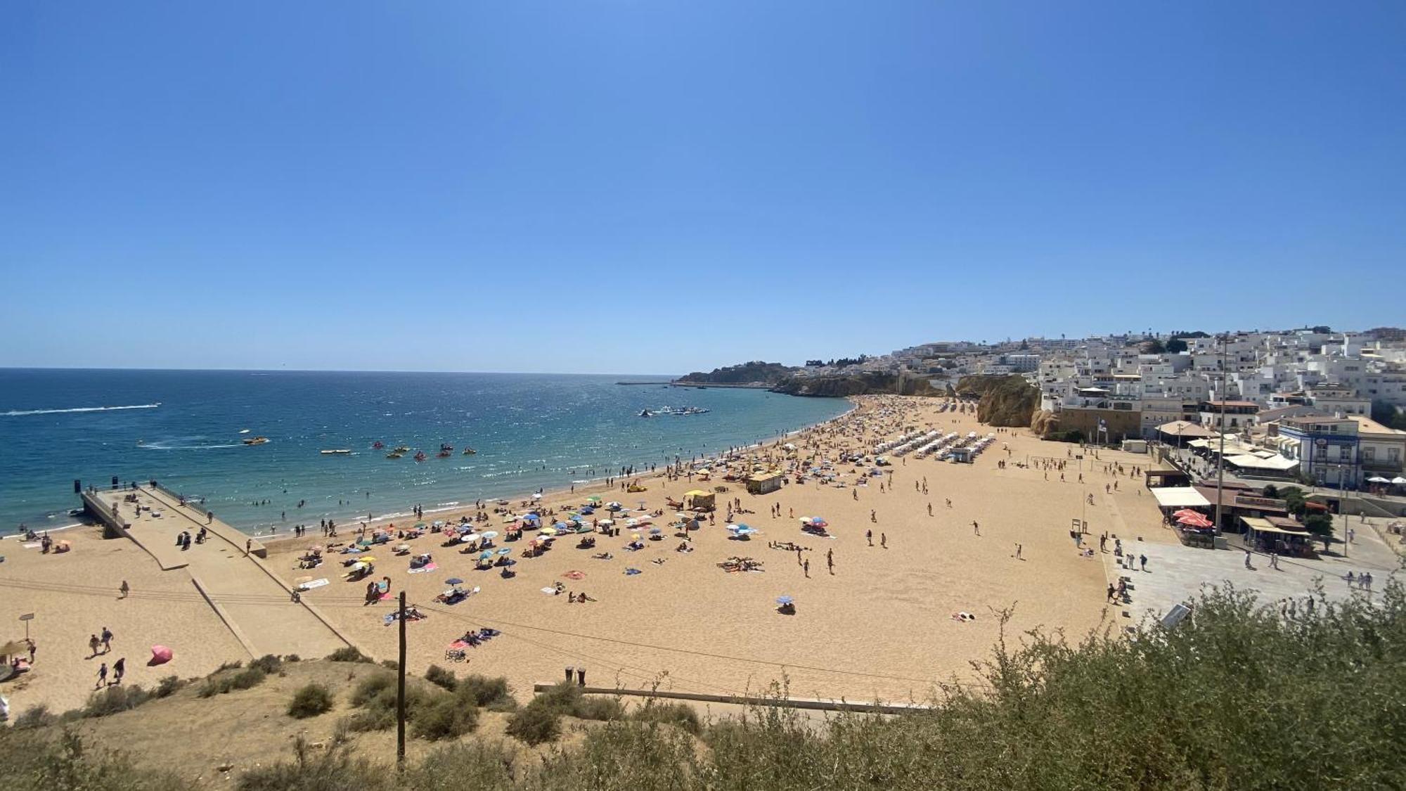 Charmant Appartement A 1Km De La Plage, Avec Piscine A Albufeira Exterior photo