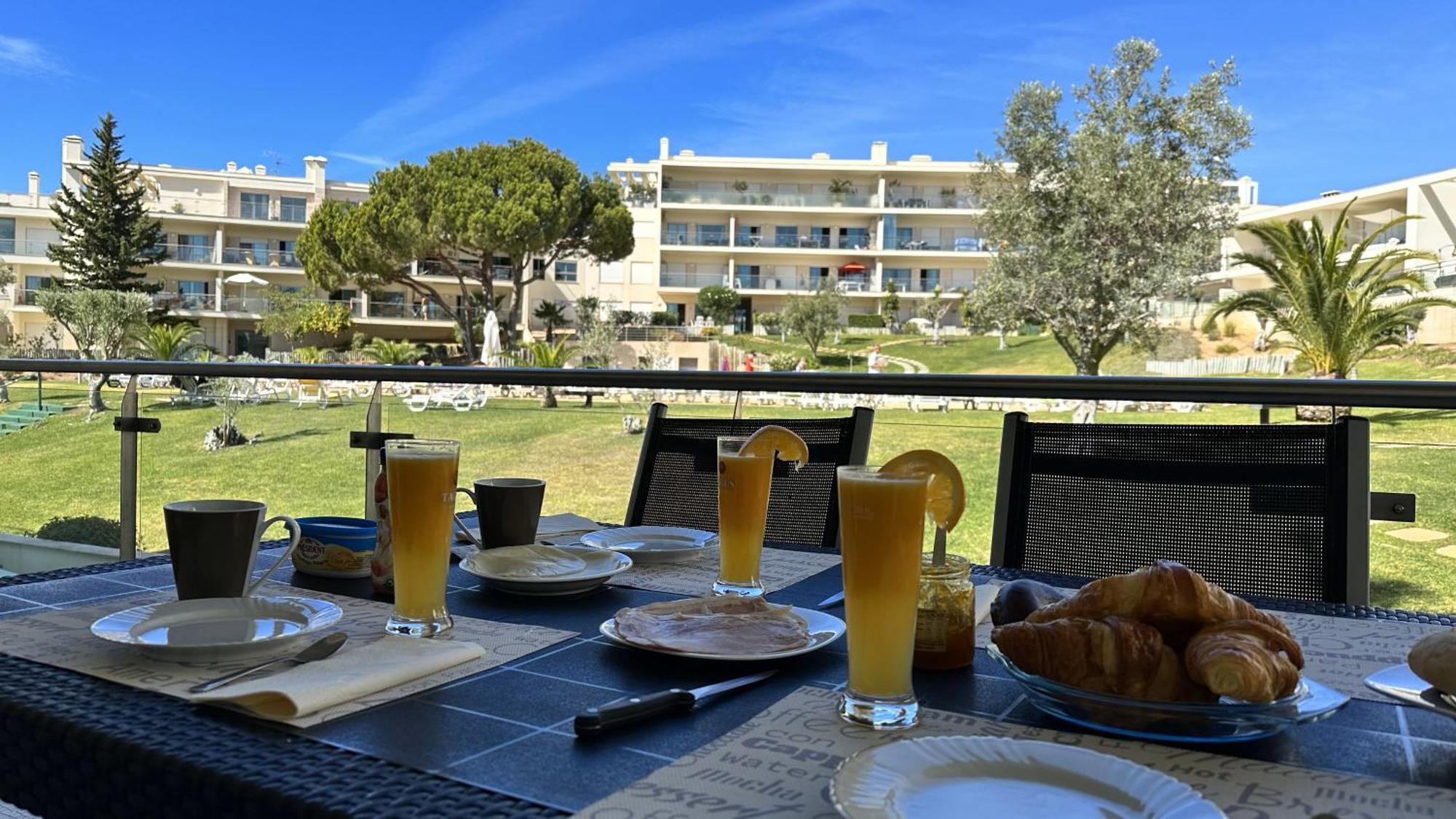 Charmant Appartement A 1Km De La Plage, Avec Piscine A Albufeira Exterior photo
